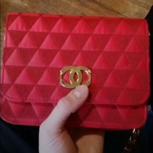 🛍 ❤️Red & Gold Chain Purse🛍❤️